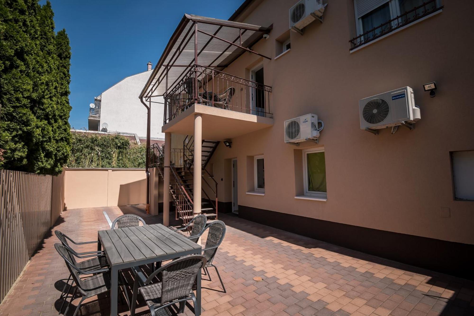 Mokka Apartman Szegedin Exterior foto