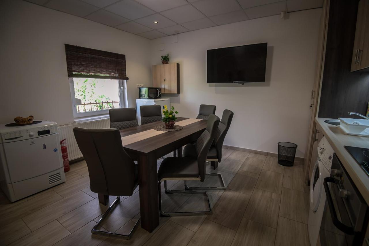 Mokka Apartman Szegedin Exterior foto