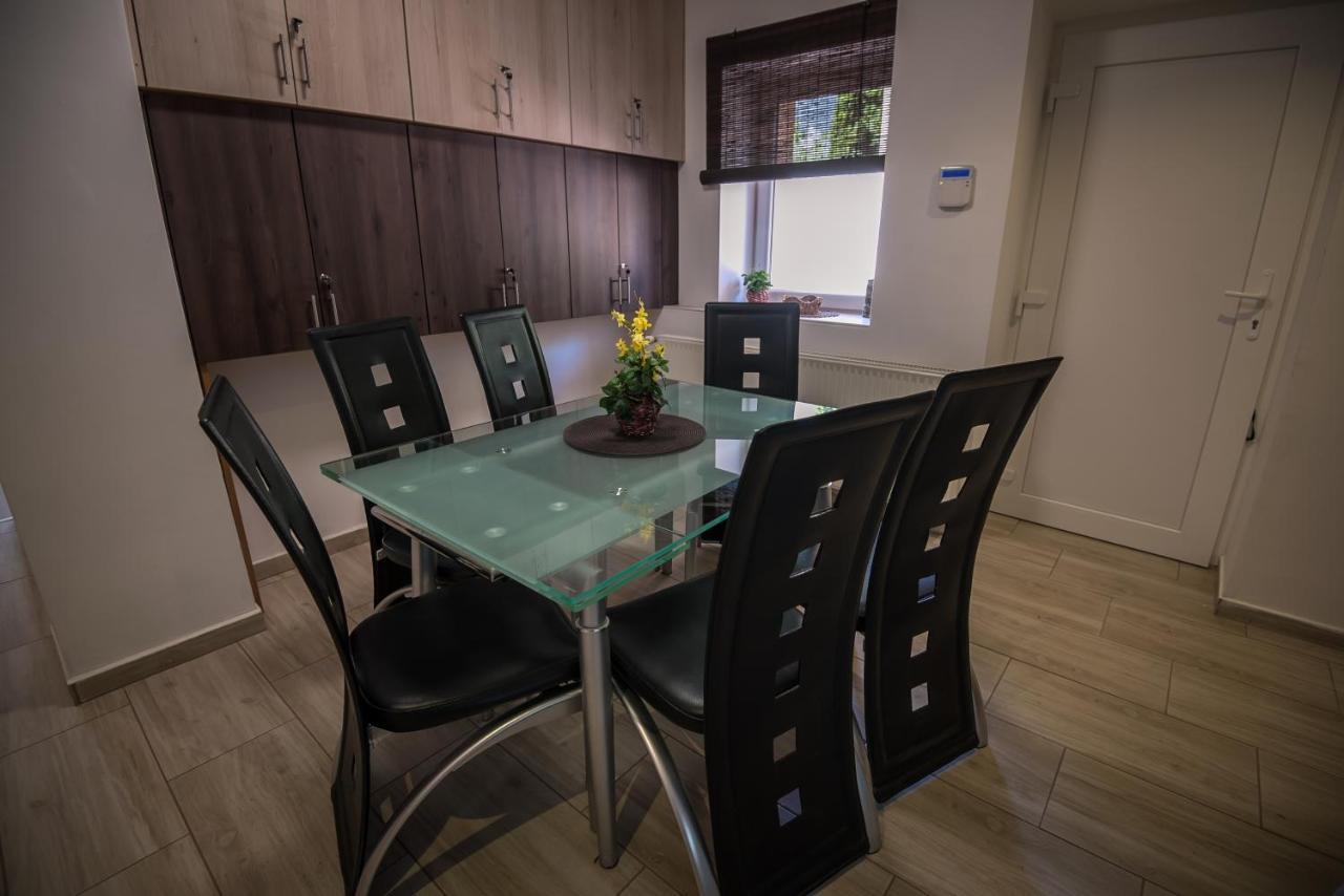 Mokka Apartman Szegedin Exterior foto