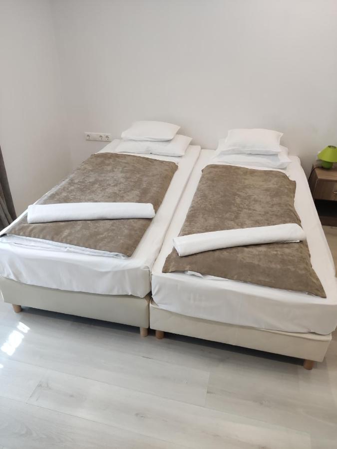 Mokka Apartman Szegedin Exterior foto